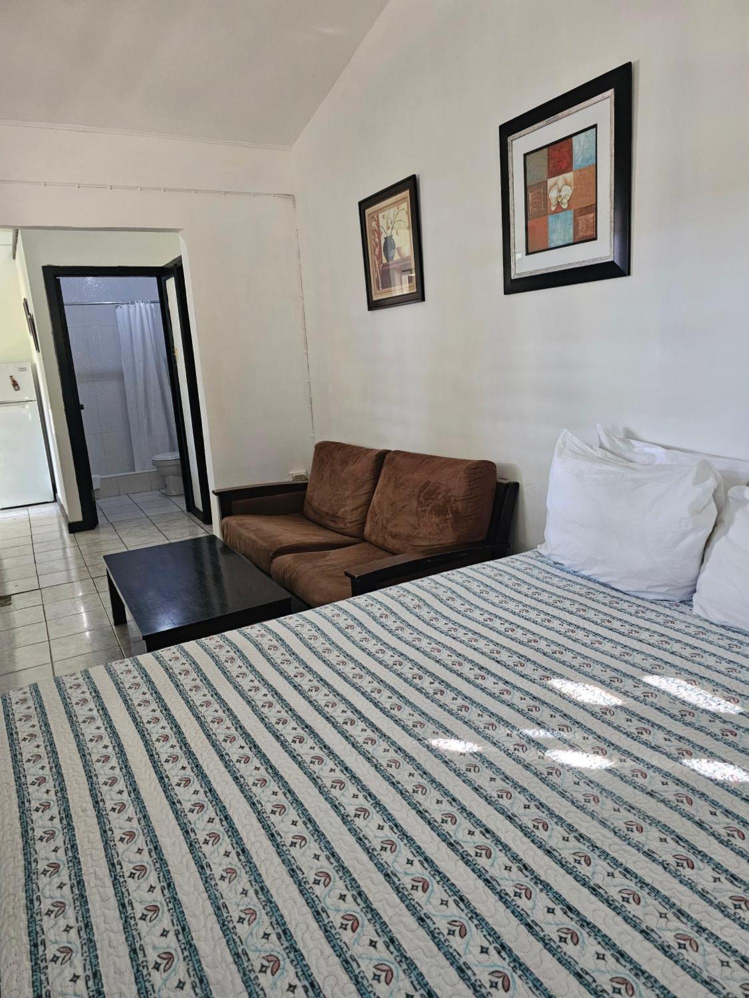 Roots Cafe Rooms Negril Exteriör bild