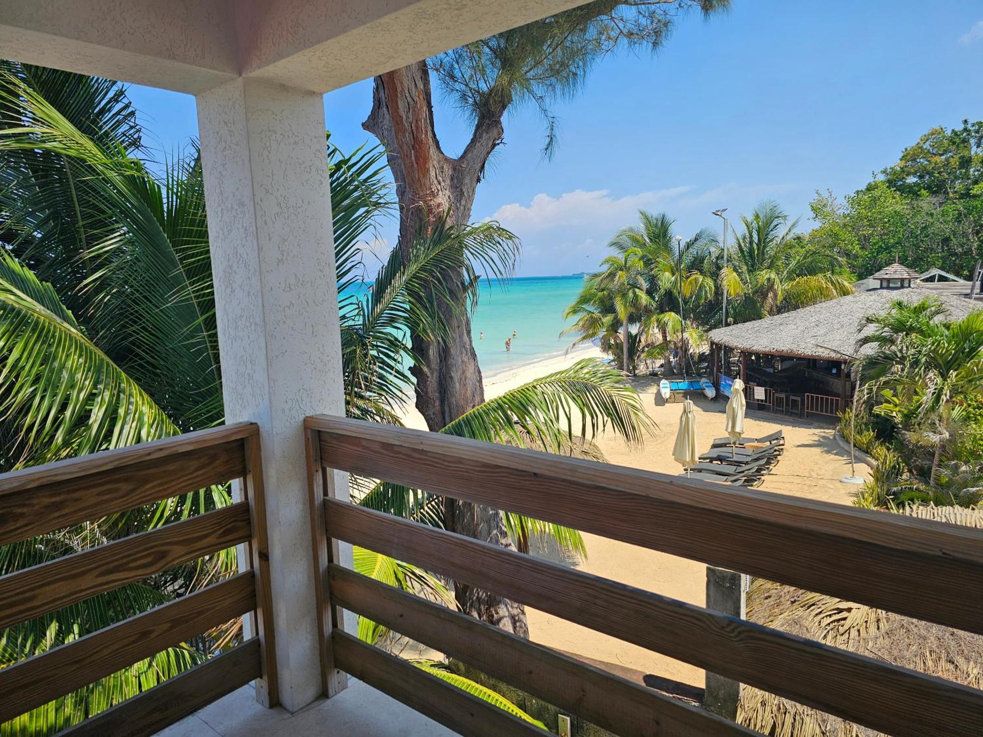 Roots Cafe Rooms Negril Exteriör bild