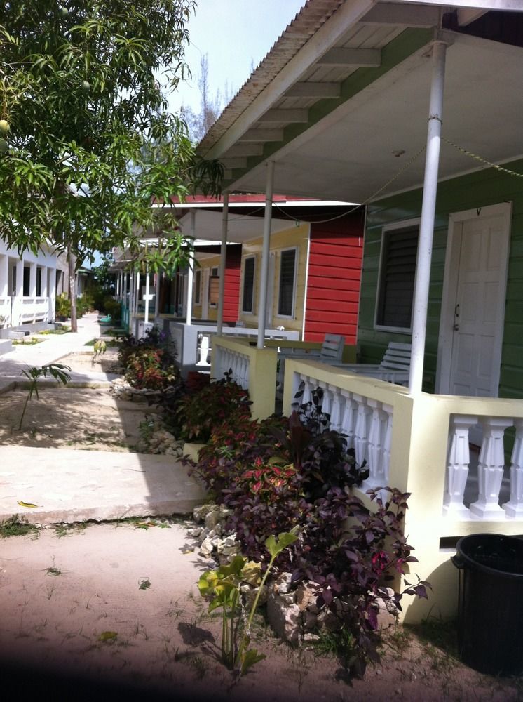 Roots Cafe Rooms Negril Exteriör bild