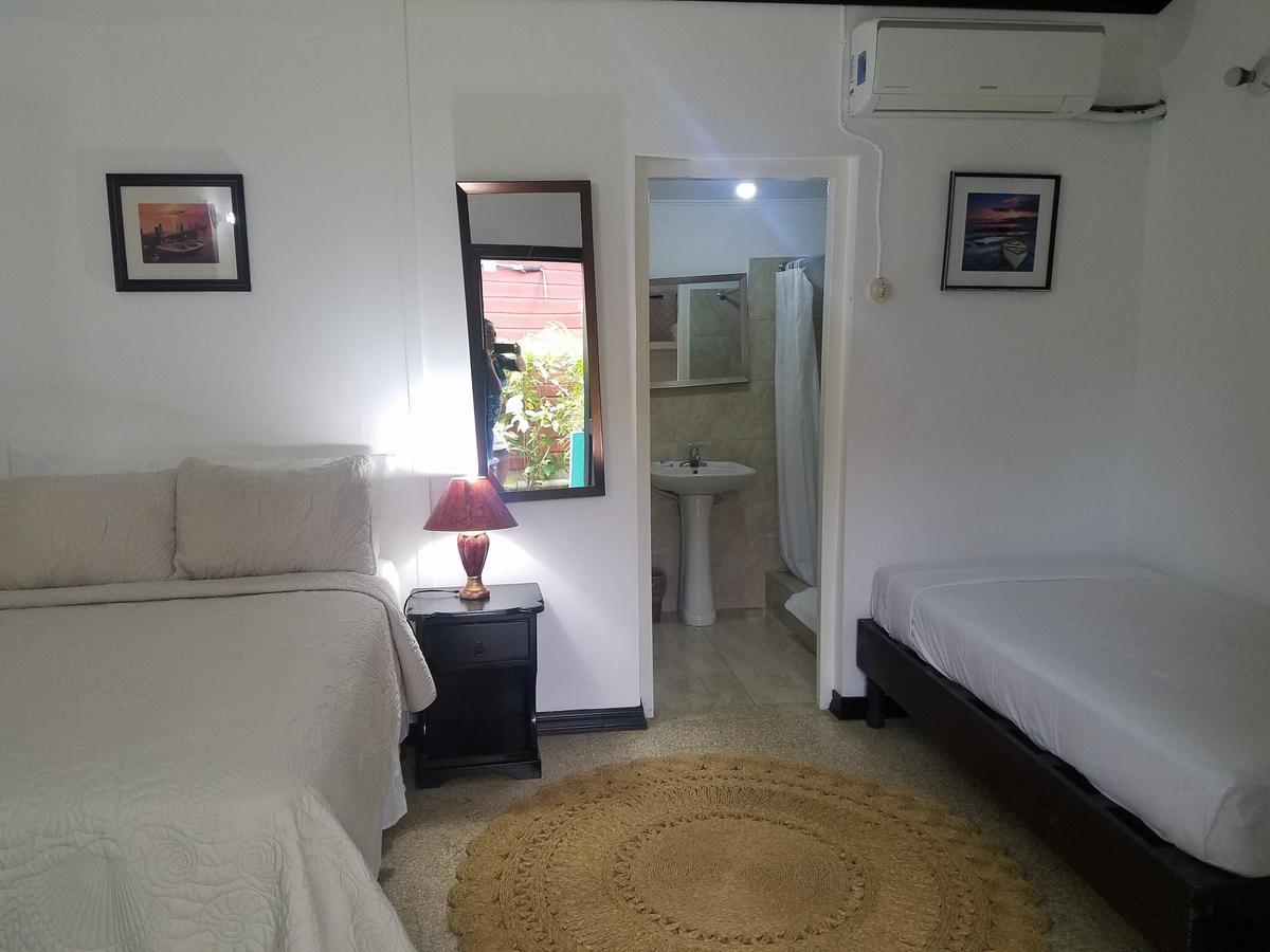 Roots Cafe Rooms Negril Exteriör bild