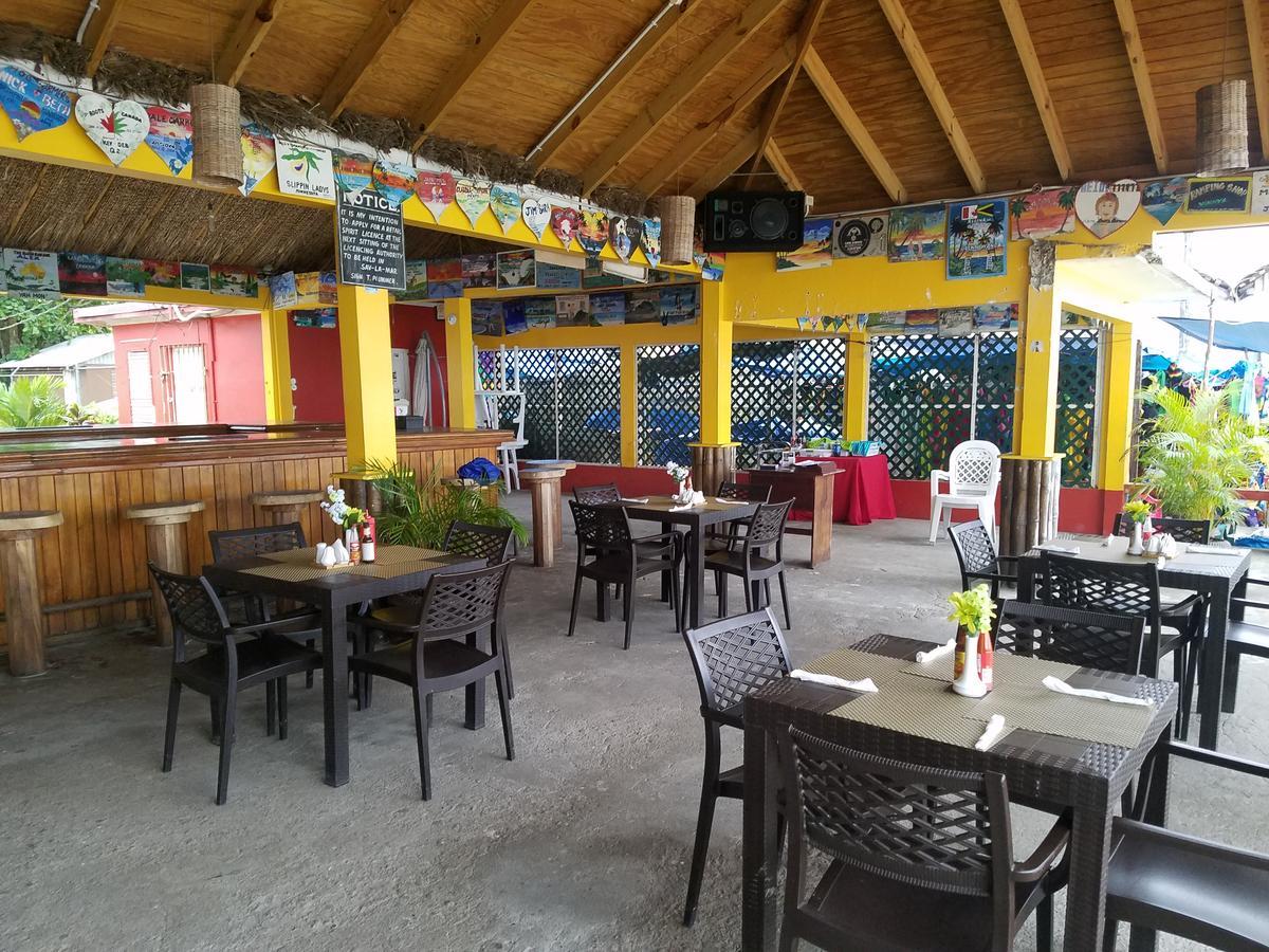Roots Cafe Rooms Negril Exteriör bild